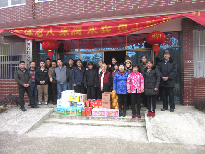 春節(jié)慰問(wèn)暖人心，敬老院內(nèi)顯溫情